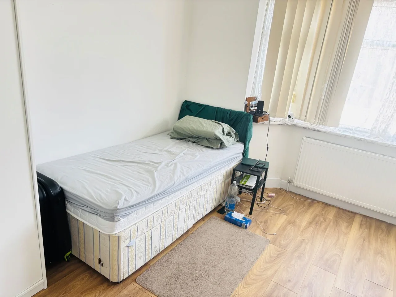 Room Dale Avenue in Greater London