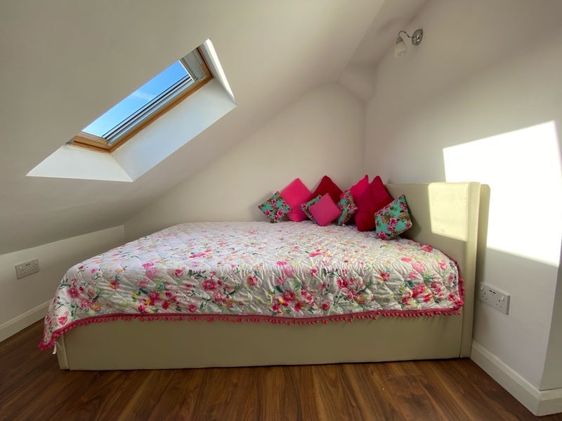 Room Caledon Road in Greater London