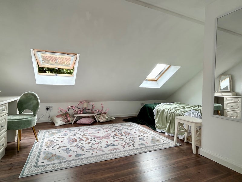 Room Caledon Road in Greater London