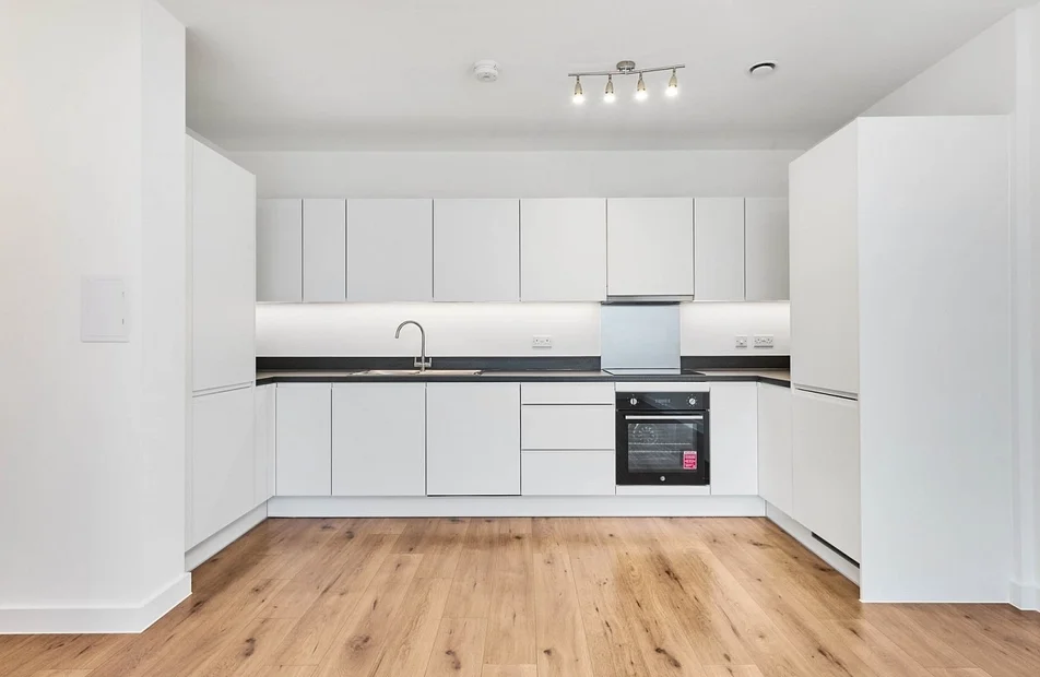 Flat Tallow Close in Greater London