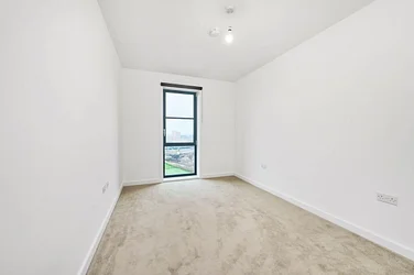Flat Tallow Close in Greater London