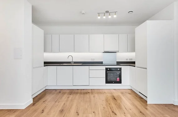Flat Tallow Close in Greater London