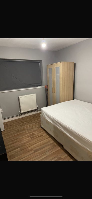 Room La Rose Lane in Greater London