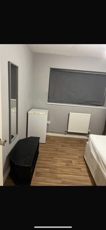 Room La Rose Lane in Greater London