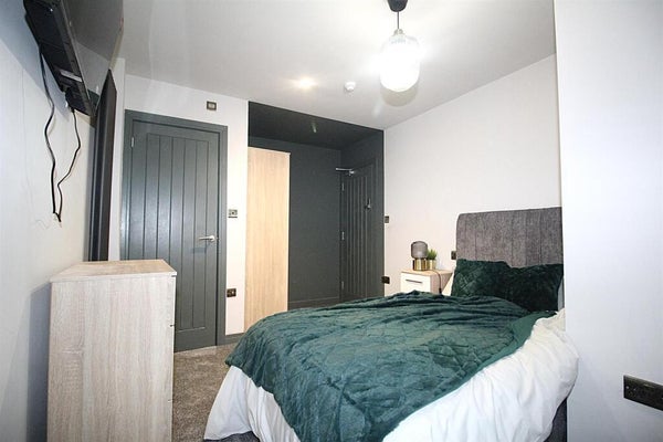Flat Soham Road in London