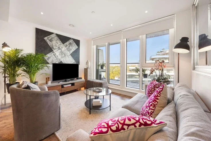 Flat Queenstown Road in Greater London