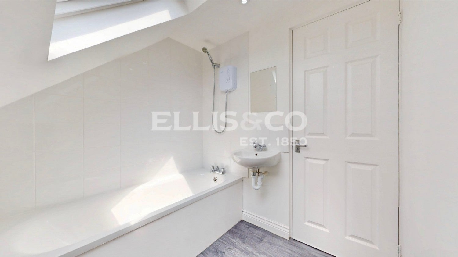 Flat Thorn Close in Greater London