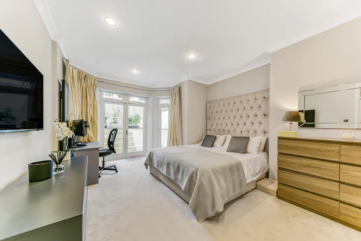 Flat Belsize Park Gardens in Greater London