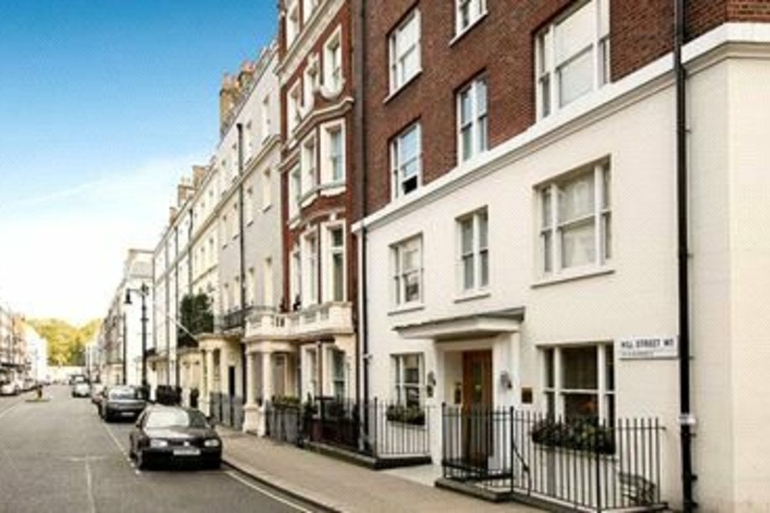 Flat Hill Street in City of Westminster