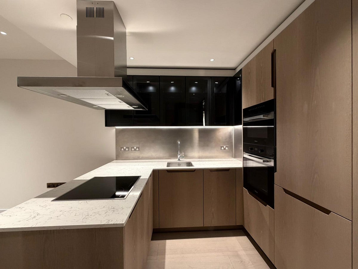 Flat Nine Elms Lane in Greater London