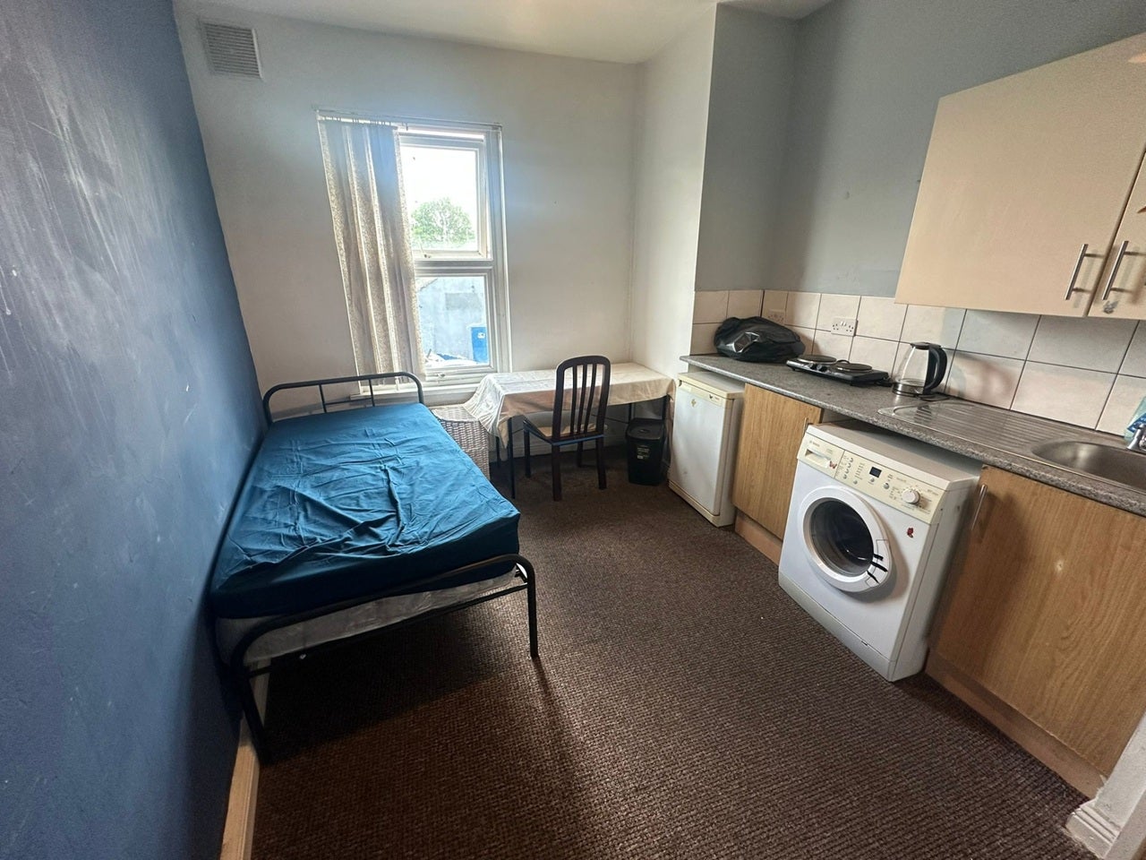 Room Elder Grove in Wakefield
