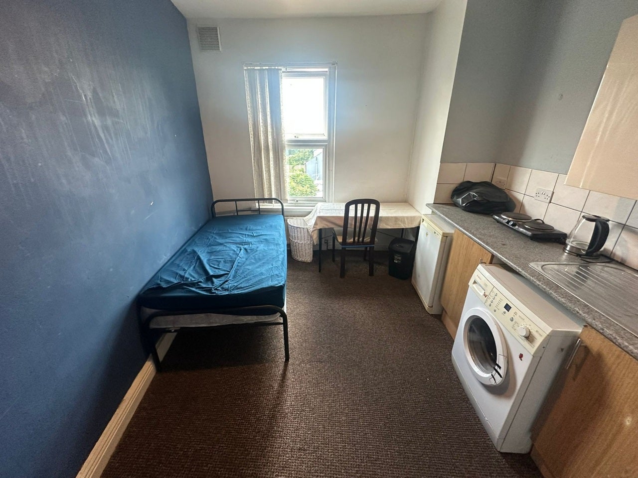 Room Elder Grove in Wakefield