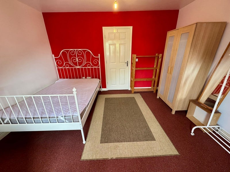 Room Rutlish Road in Greater London