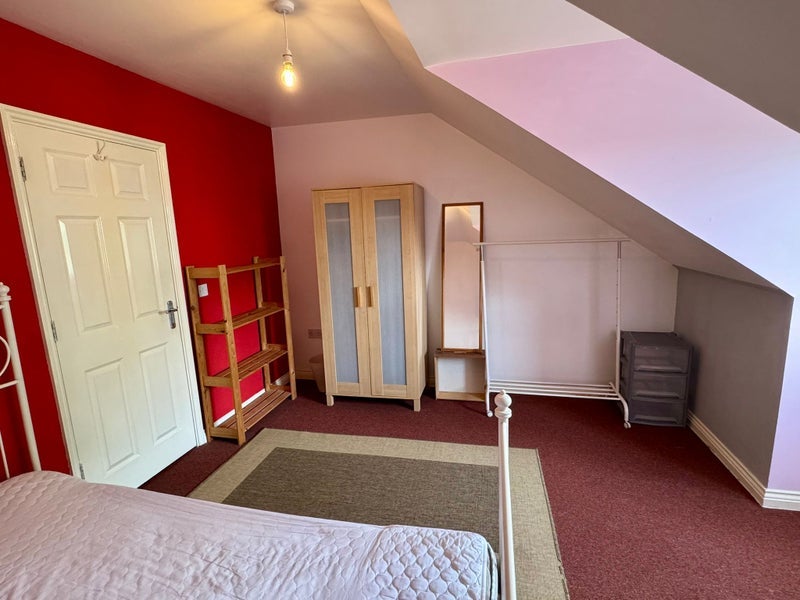 Room Rutlish Road in Greater London
