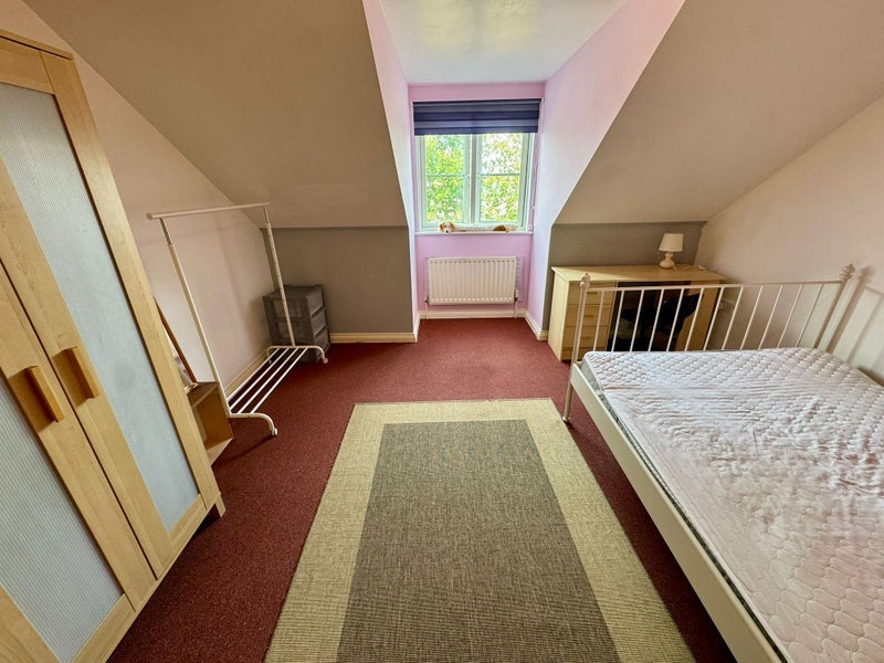 Room Rutlish Road in Greater London