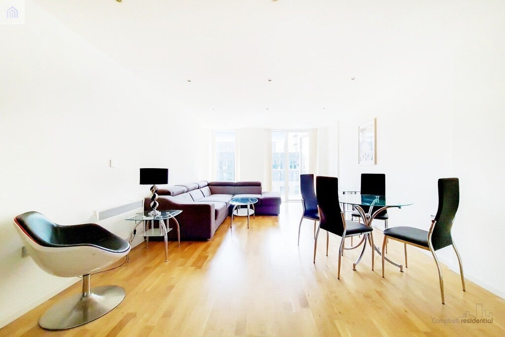 Flat Millharbour in Greater London