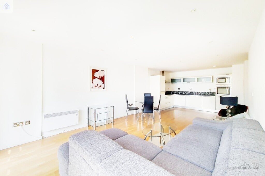 Flat Millharbour in Greater London