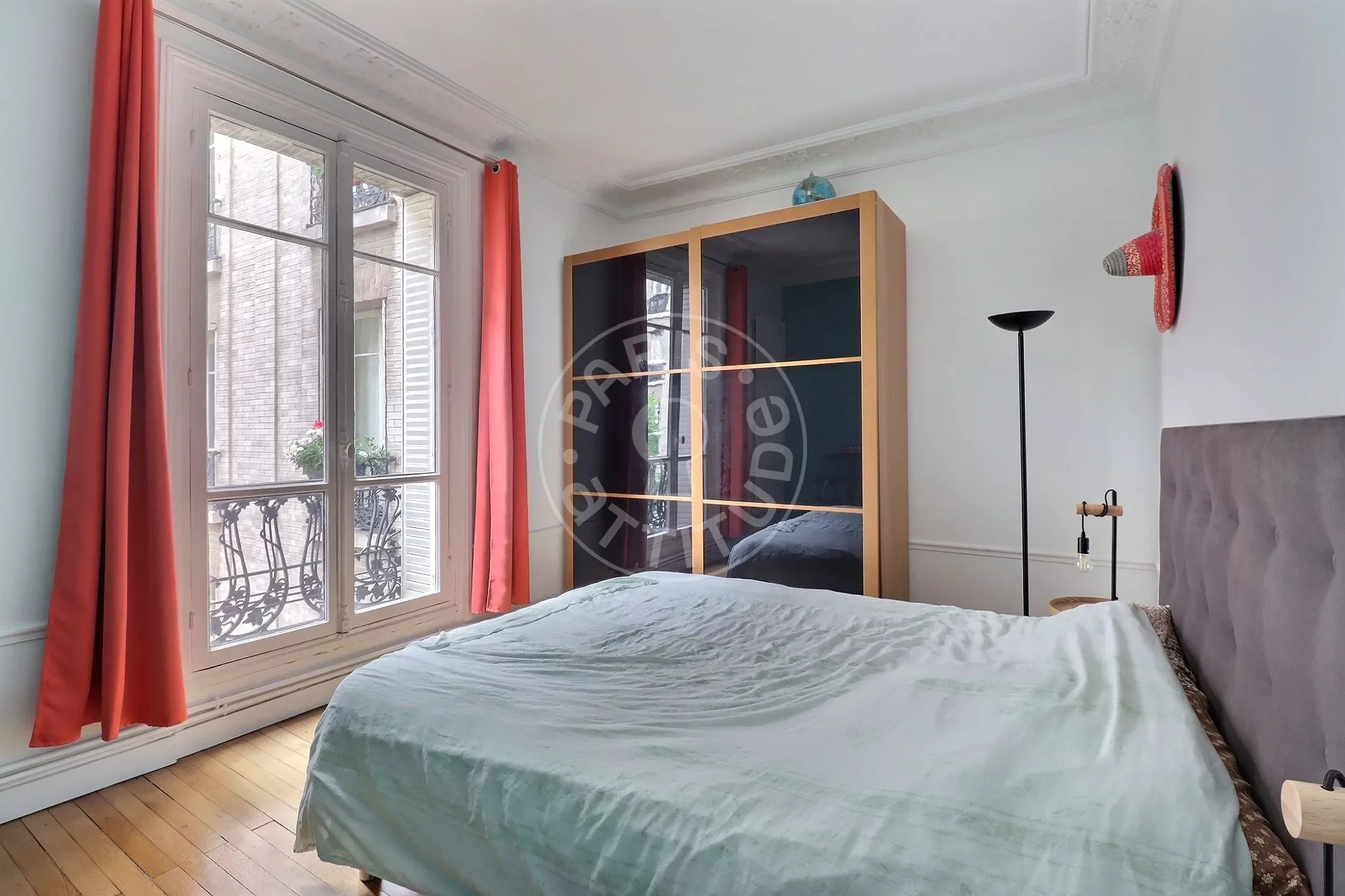 Flat Rue Laugier in Paris