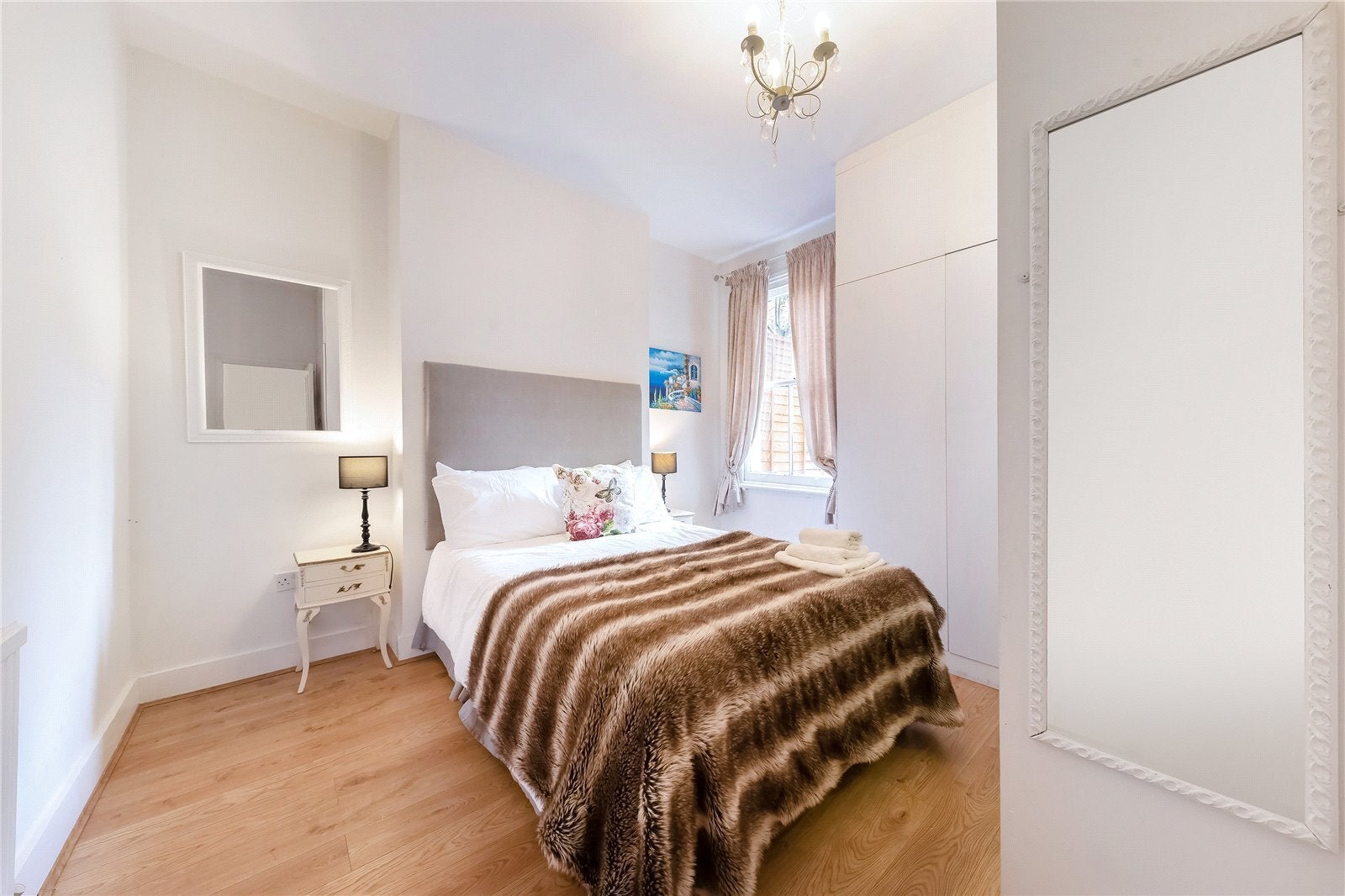 Flat Kelmscott Road in Greater London