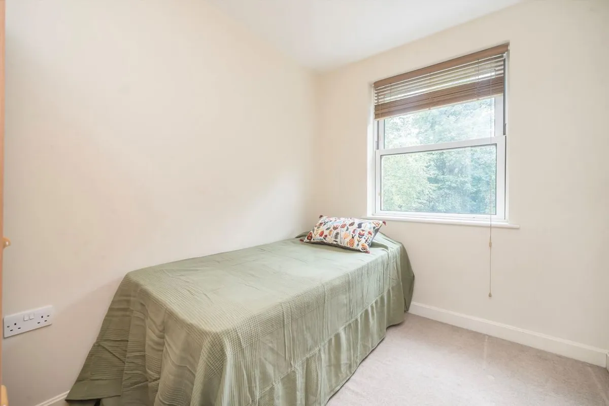 Flat Grange Park in Greater London
