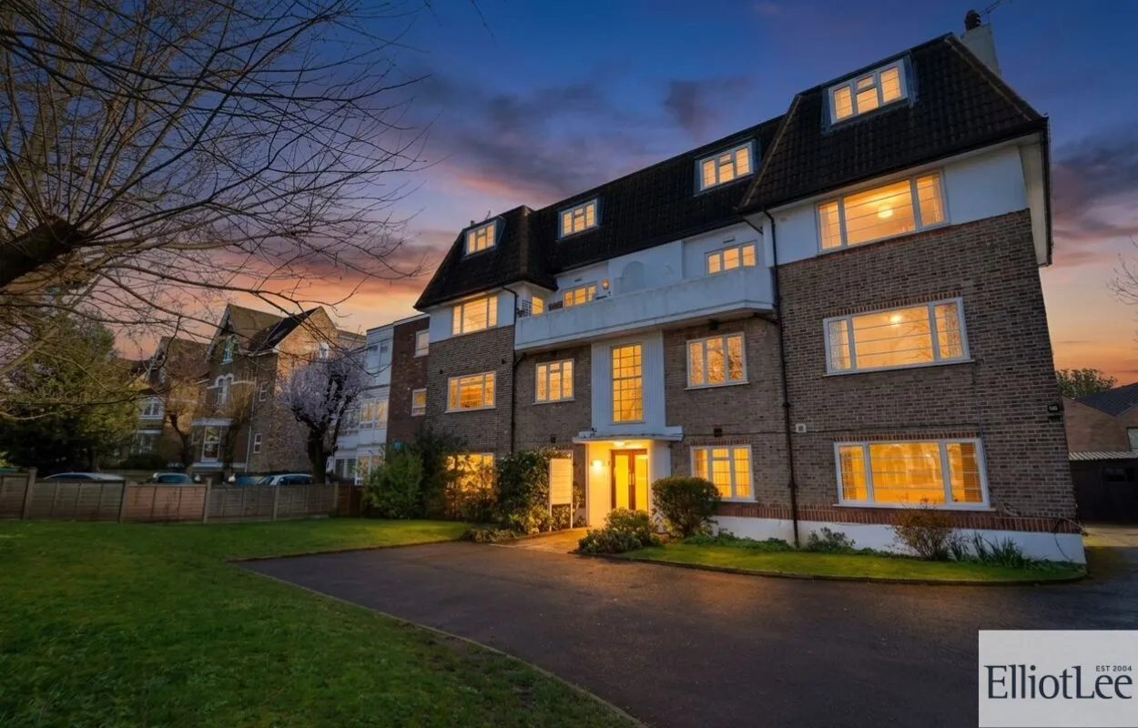 Flat Sutherland Road in Greater London