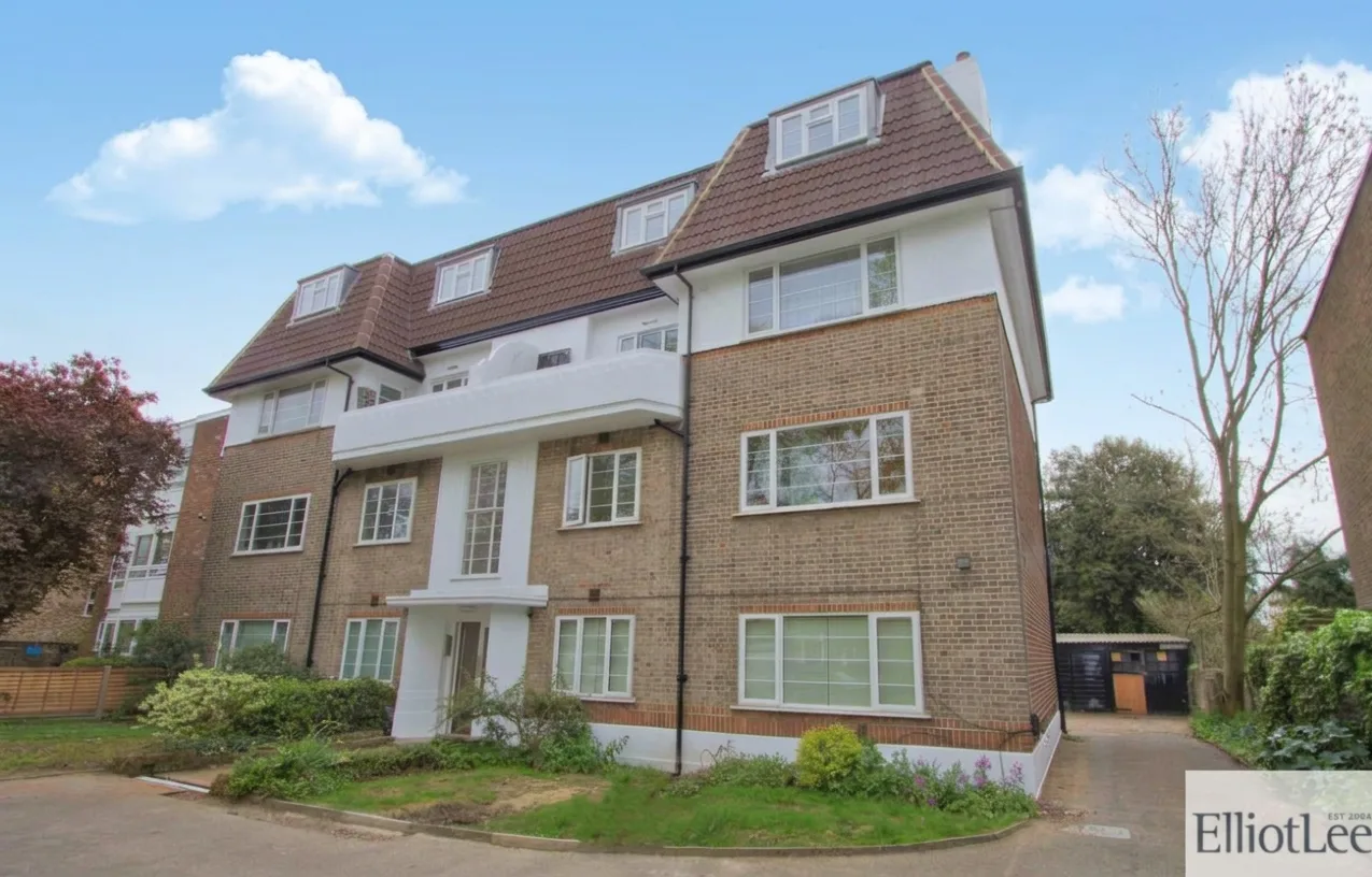 Flat Sutherland Road in Greater London