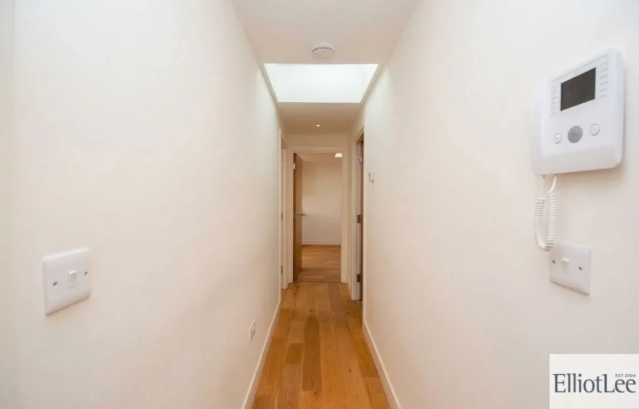Flat Sutherland Road in Greater London