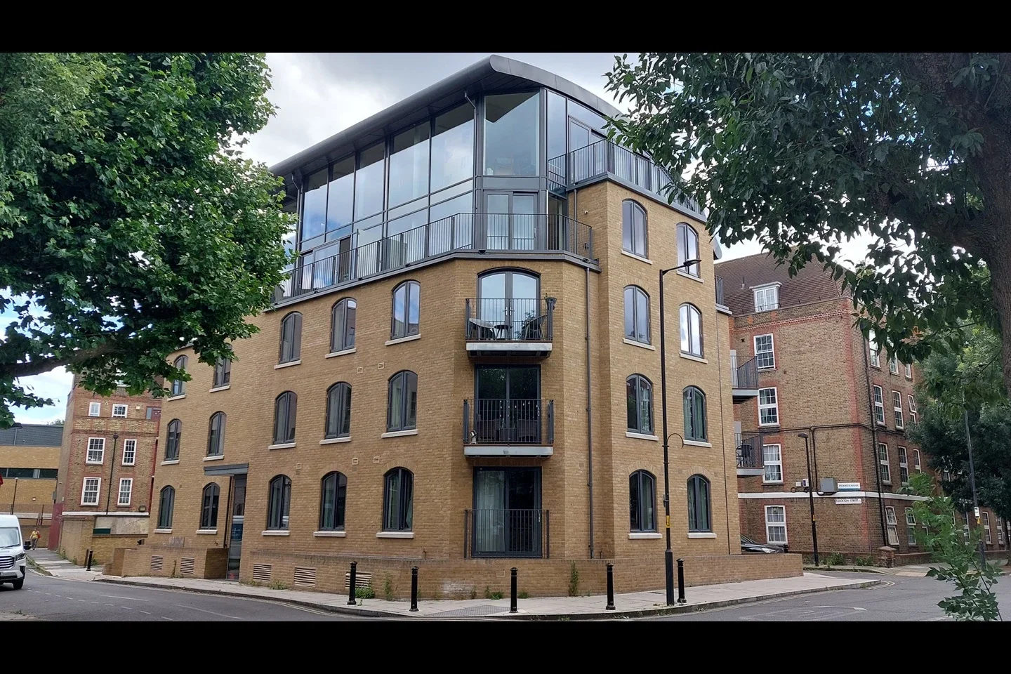 Flat John Felton Road in Greater London