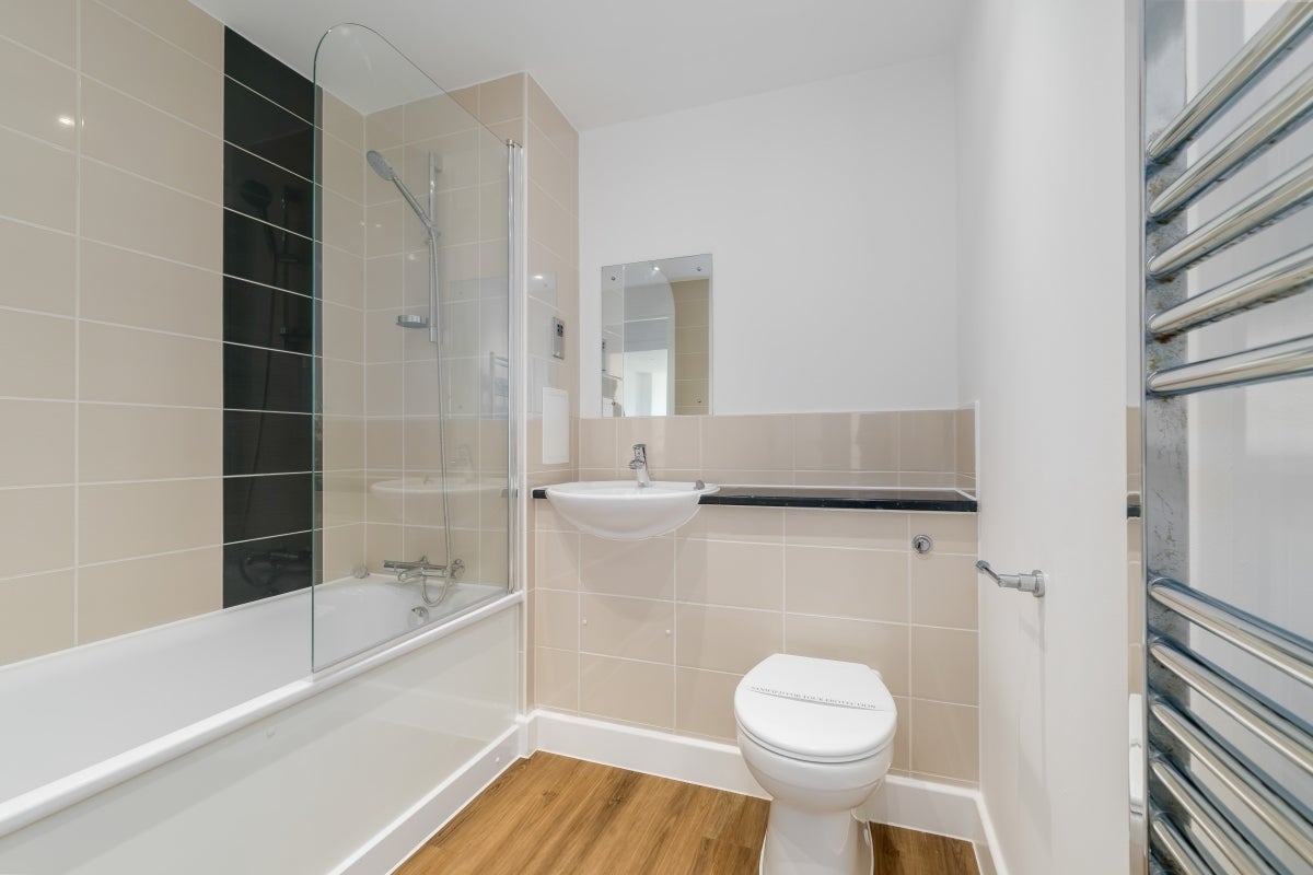 Flat Jerrard Street in Greater London
