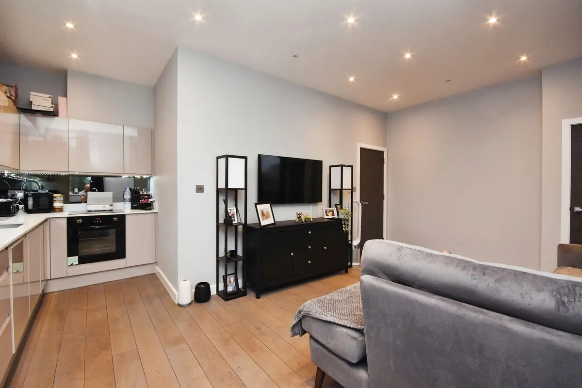 Flat Rainsford Road in Chelmsford