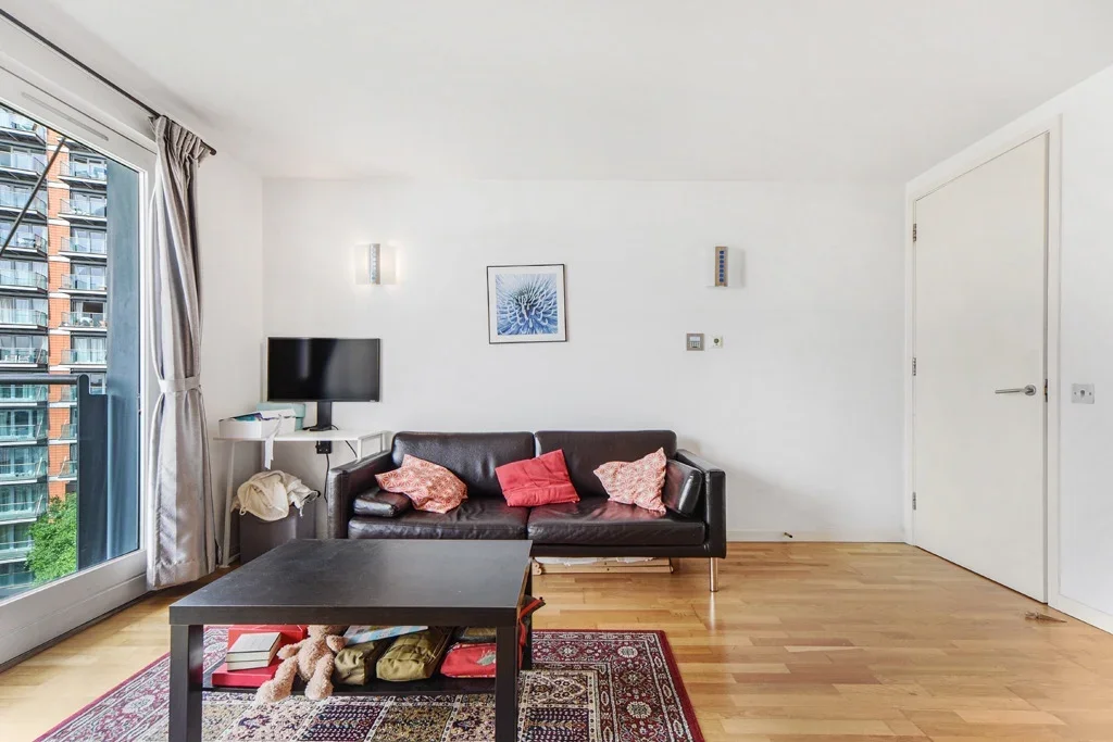 Flat Fairmont Avenue in Greater London