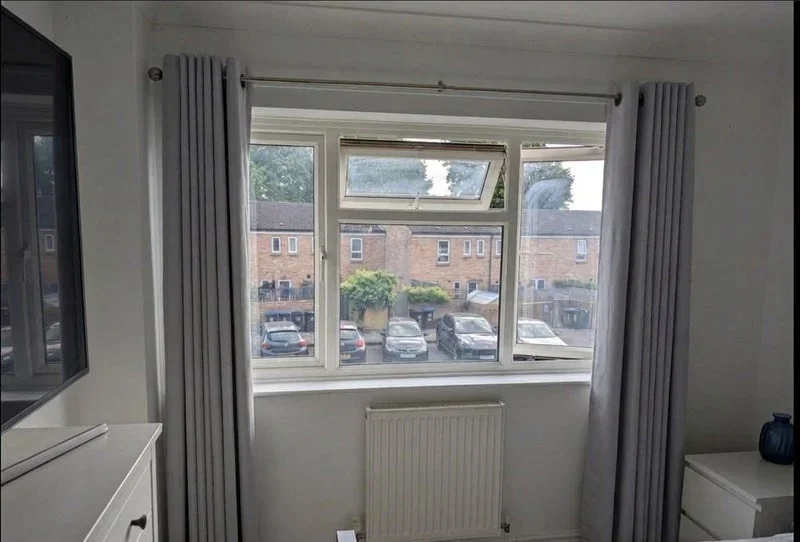 Room Bingham Drive in Woking