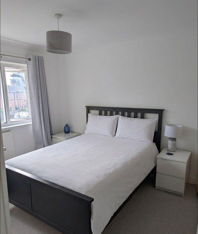 Room Bingham Drive in Woking