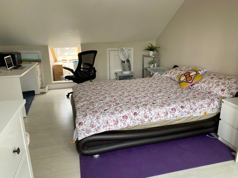 Room High Road in Greater London