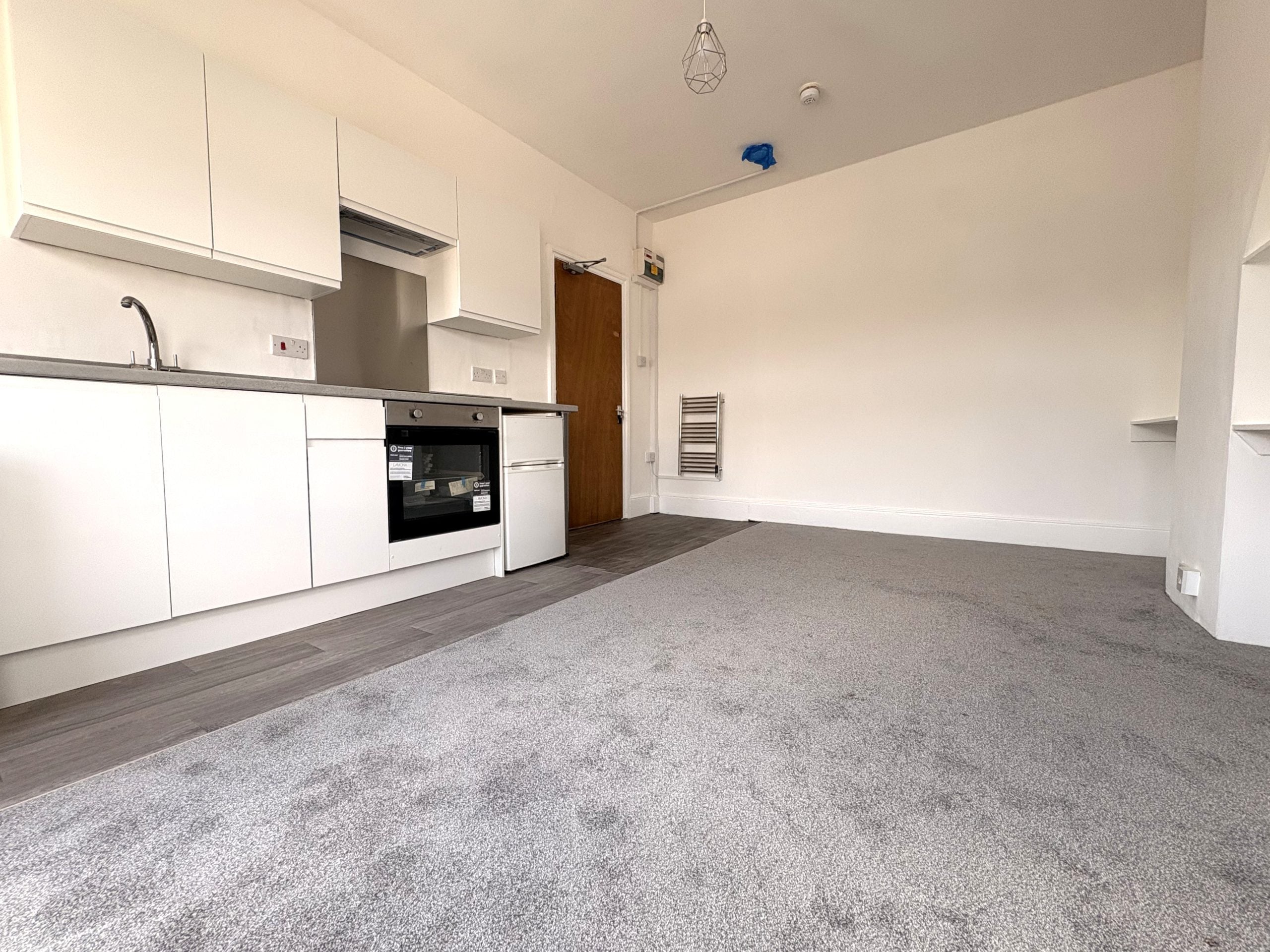 Flat Manor Road in Greater London