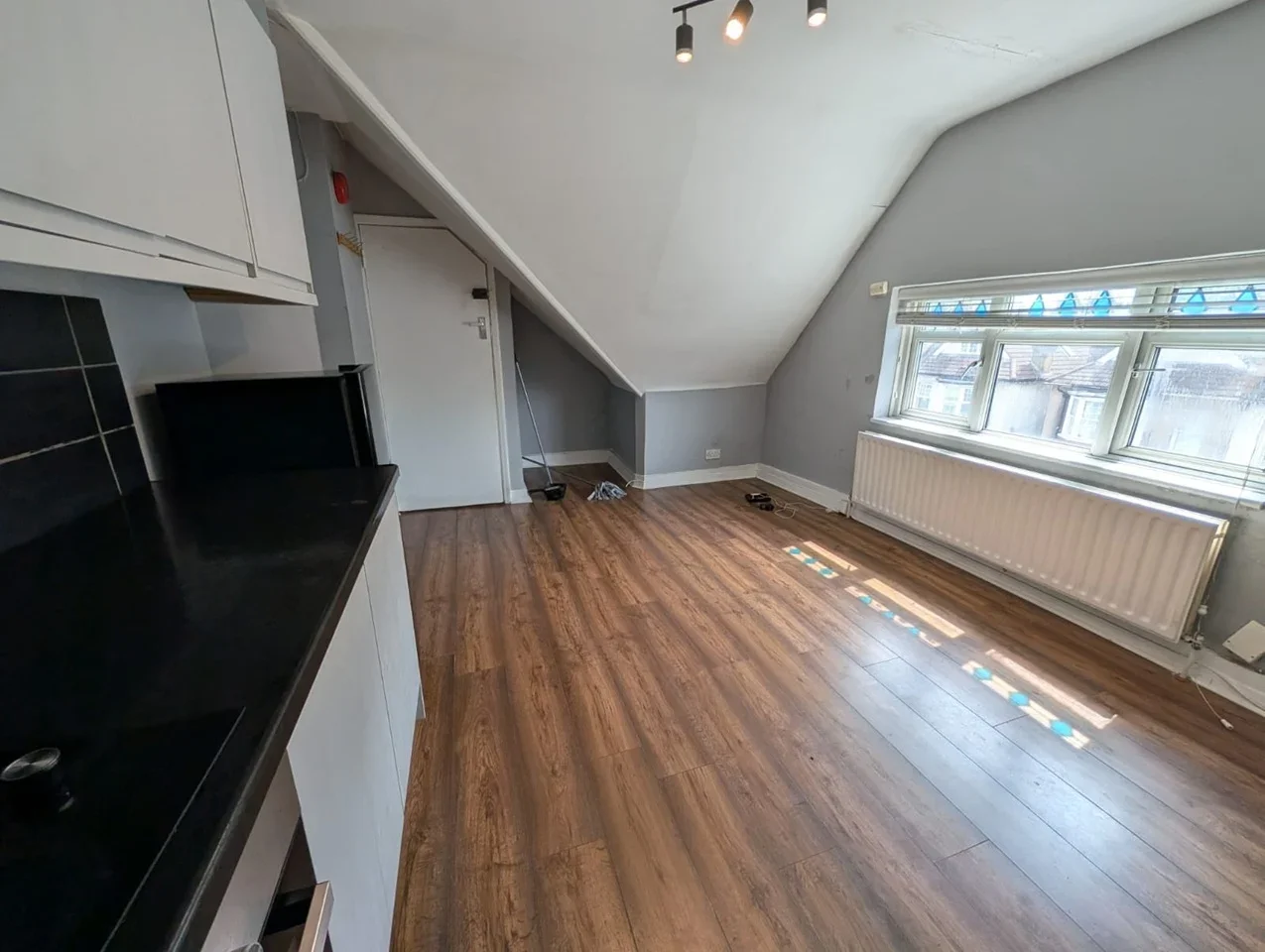 Flat Sandfield Road in Greater London