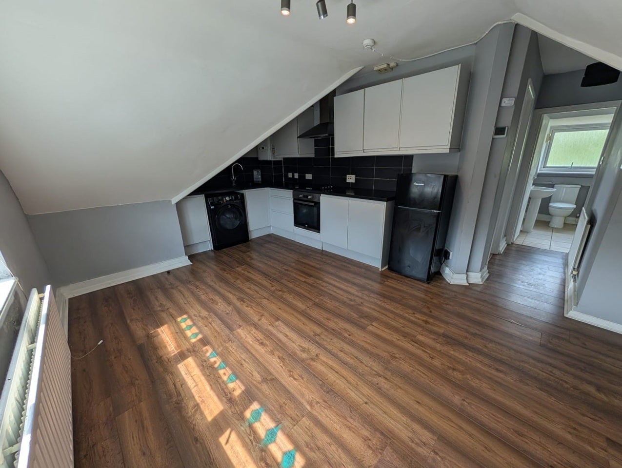 Flat Sandfield Road in Greater London