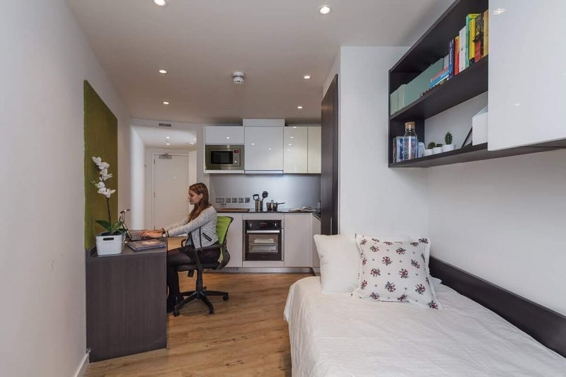 Room Westminster Bridge Road in Greater London