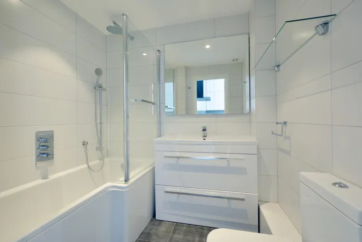 Flat Ainger Road in Greater London