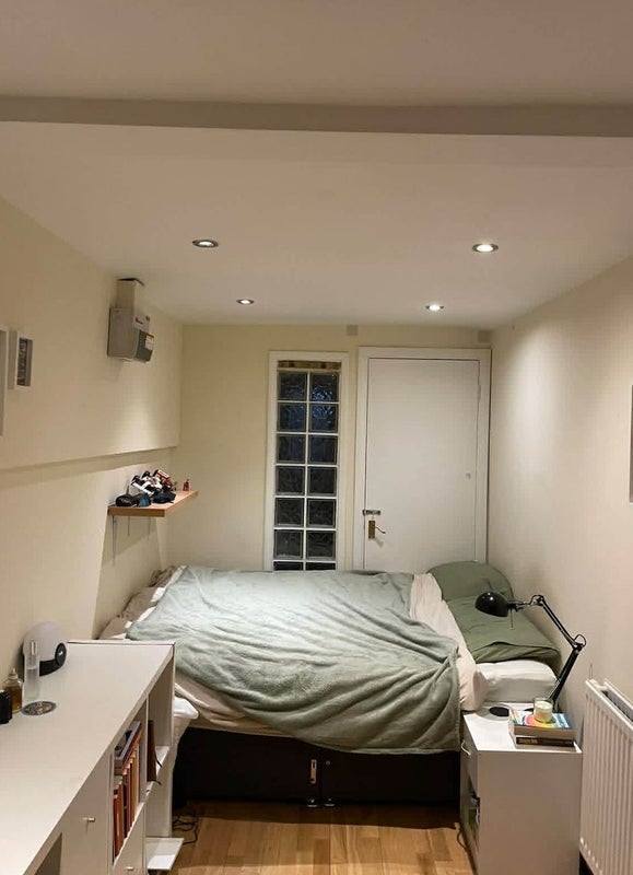 Room Tregothnan Road in Greater London