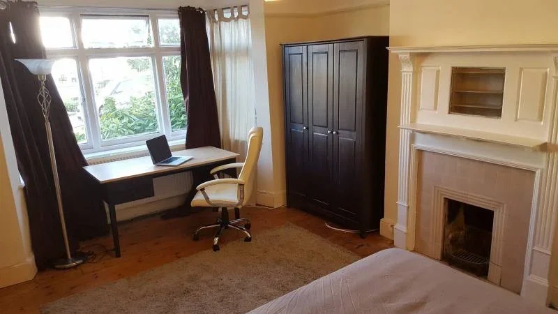 Room Ellington Road in Greater London