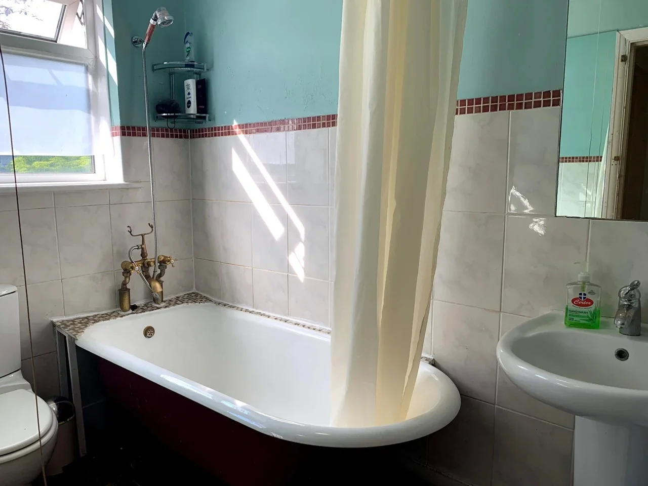 Room Ellington Road in Greater London