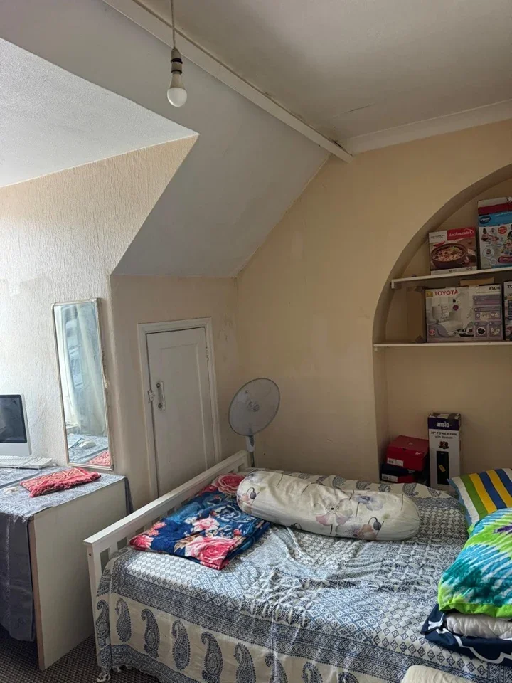 Flat Peacock Close in Greater London