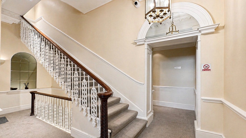 Flat Cornwall Gardens in Greater London