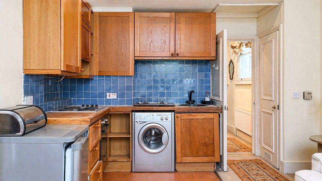 Flat Cornwall Gardens in Greater London