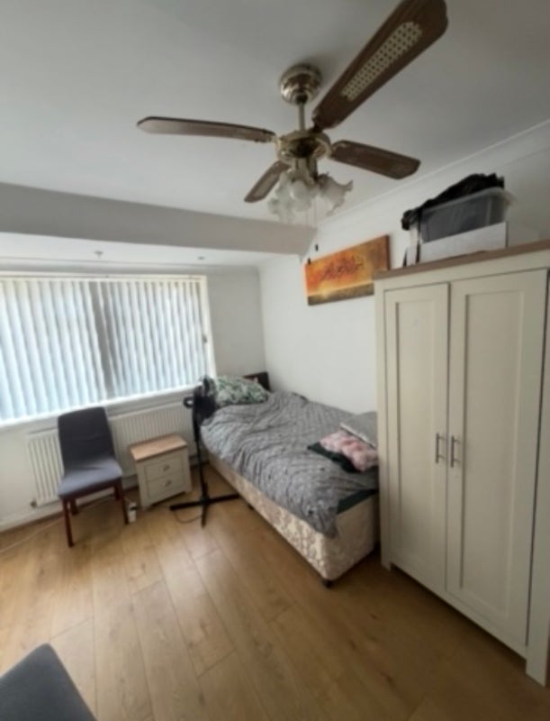 Room Arnside Road in Cardiff