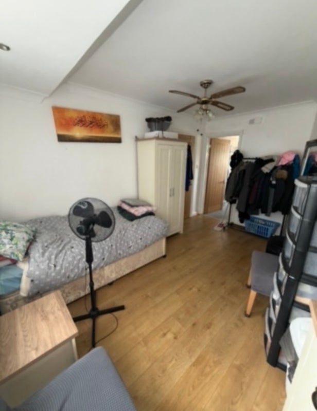 Room Arnside Road in Cardiff