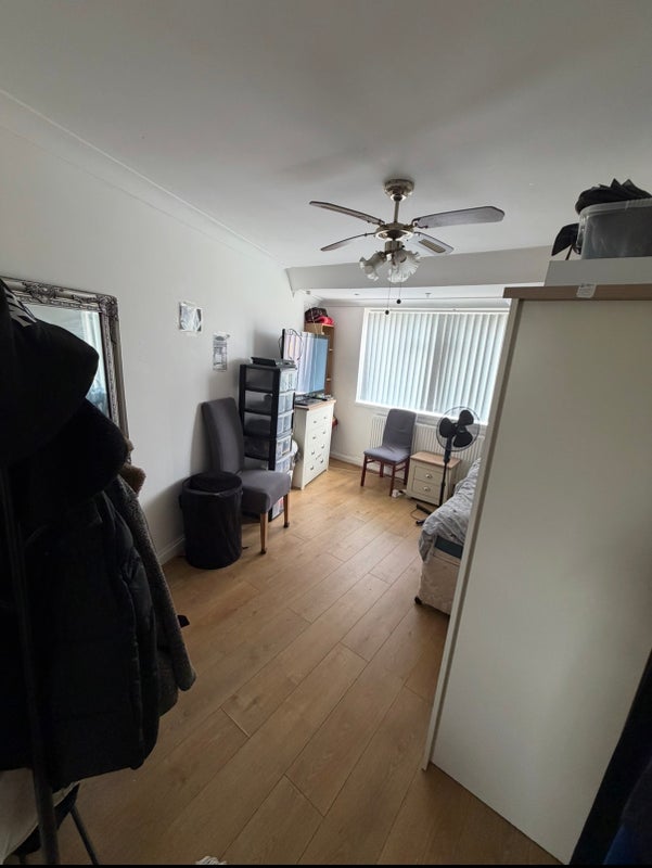 Room Arnside Road in Cardiff