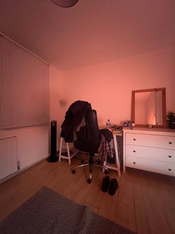 Room Smalley Close in Greater London
