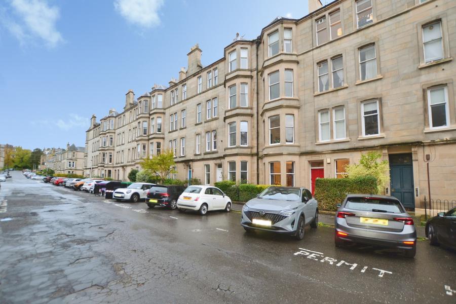 Flat Comely Bank Street in City of Edinburgh